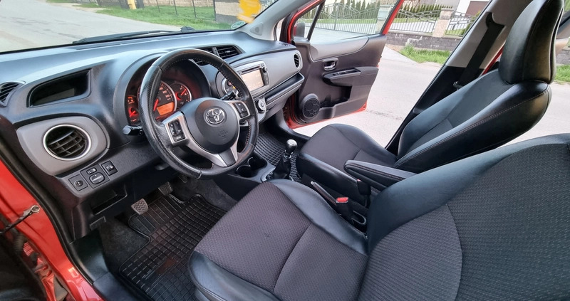 Toyota Yaris cena 30900 przebieg: 148000, rok produkcji 2011 z Sławno małe 466